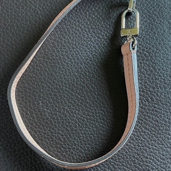 Louis Vuitton Mahina Selene PM Rose - Picture 7 of 14